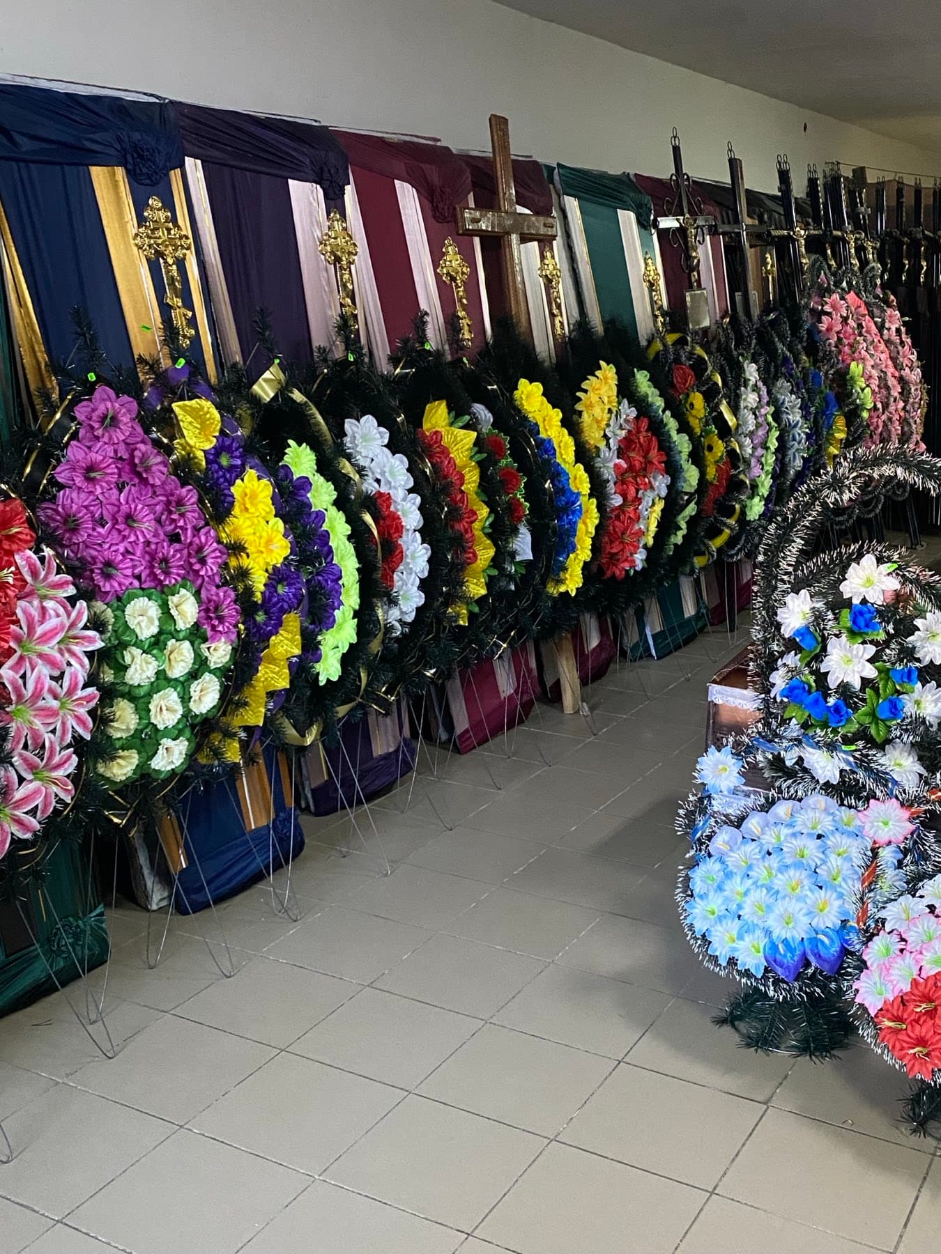 Ритуальні вінки та квіти